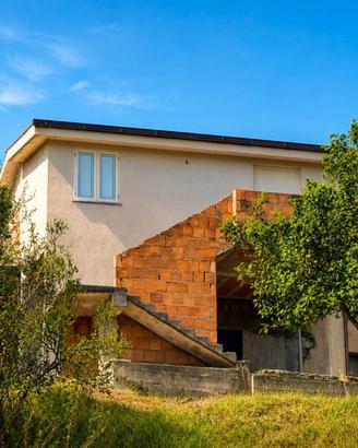 casa di campagna con terreno annesso 