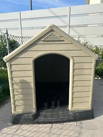 Cuccia per cani da esterno in resina, marca Keter