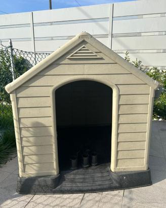 Cuccia per cani da esterno in resina, marca Keter