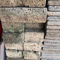 Mattoni di tufo da giardino