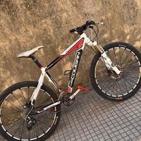MTB - Lee Cougan Carbon 700 Monocoque