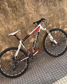MTB - Lee Cougan Carbon 700 Monocoque