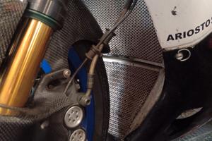 R1 preparata pista moltissimi accessori