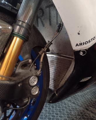 R1 preparata pista moltissimi accessori