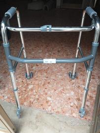 Girello deambulatore per anziani