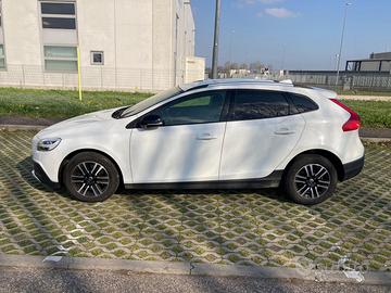 Volvo V40 Cross Country 2.0 D – 2018 – Full option