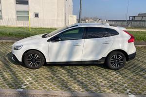 Volvo V40 Cross Country 2.0 D – 2018 – Full option