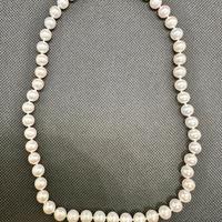 Collana di Perle bianche Akoya, fermatura in Oro