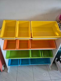 Scaffale porta giochi con 12 vaschette colorate