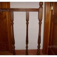 Ringhiera tornita in legno di noce