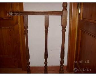 Ringhiera tornita in legno di noce