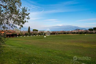 VILLA A SCHIERA A SOIANO DEL LAGO