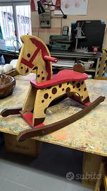 cavallo a dondolo janod