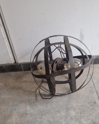 Lampada a globo artigianale con cerchi damigiane