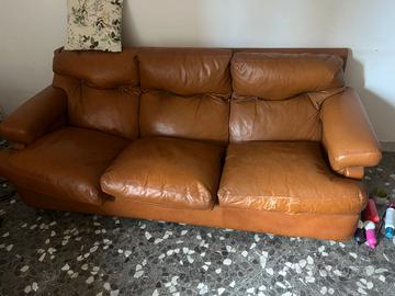 Divano e polttone in veta pella