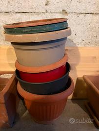 Vasi plastica rigida e rosso in ceramica+canna