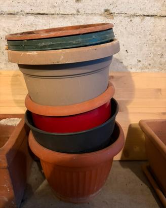 Vasi plastica rigida e rosso in ceramica+canna