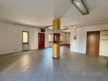 Immobile di 200 m² a Tortona