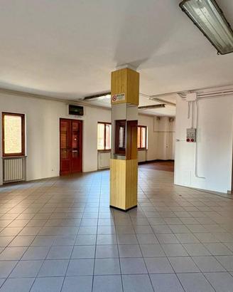 Immobile di 200 m² a Tortona
