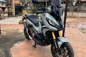Xadv 750