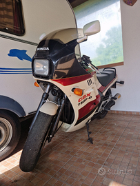 Moto 1986 Honda RC 17E