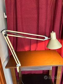 Lampada da scrivania snodabile con morsetto