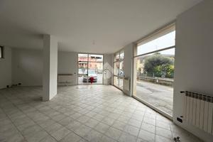 NEGOZIO A CASTIGLIONE DELLE STIVIERE