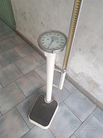 Bilancia pesa persona