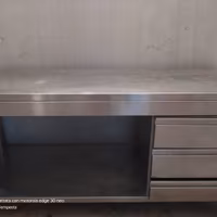 Tavolo da lavoro in acciaio inox professionale