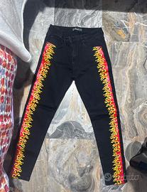 Jeans neri con disegno fiamme us 30 fr 40