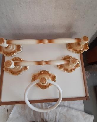 Serie accessori di arredo bagno vintage