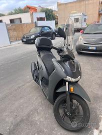 Sh 350 2025 unico proprietario 8 mesi di vita
