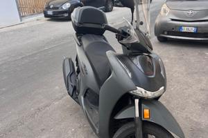 Sh 350 2025 unico proprietario 8 mesi di vita