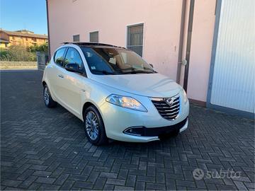 Lancia Ypsilon 1.2 5 porte GPL tetto apribile pell