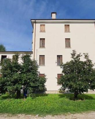 Immobile in asta di 103 m² con 3 locali e box auto
