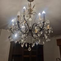 Lampadario con gocce cristalli