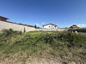 Terreno di 900 m² a Roma