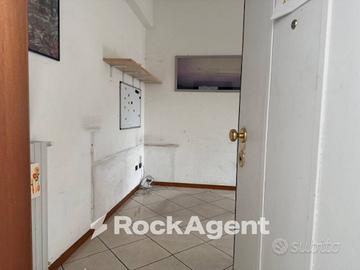 PARMA - CROCETTA - UFFICI E CAPANNONE CON POSTI AU