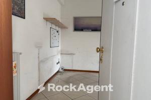 PARMA - CROCETTA - UFFICI E CAPANNONE CON POSTI AU