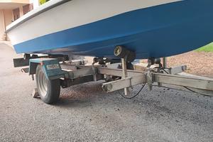 Barca a motore 