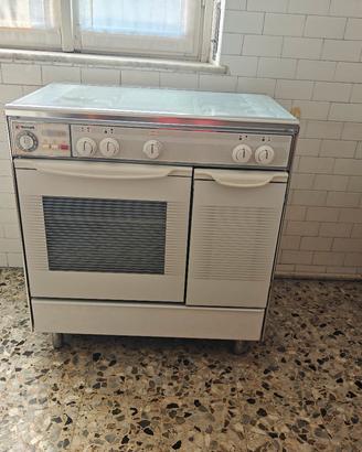 cucina a gas con forno, fornelli e scaldavivande