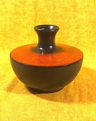 vaso in ceramica design modernista