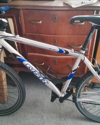 bicicletta mountain bike
