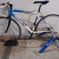 bicicletta da corsa e  rulli