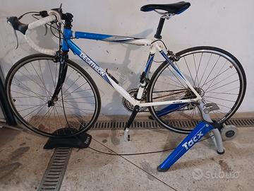 bicicletta da corsa e  rulli