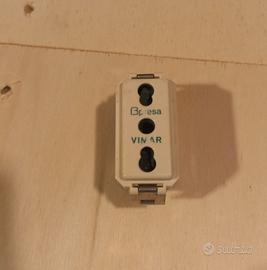 presa bivalente vimar 8145