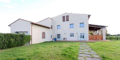 PO OVEST, SPLENDIDA COLONICA CON AMPIO GIARDINO