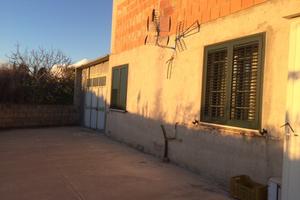 Ampia villa indipendente su due livelli + mansarda