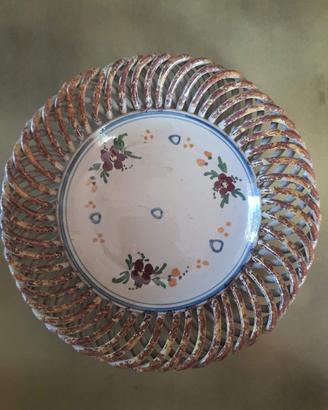 Centrotavola in ceramica decorata e intrecciata