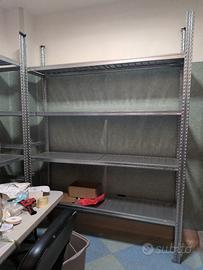 scaffali da magazzino 